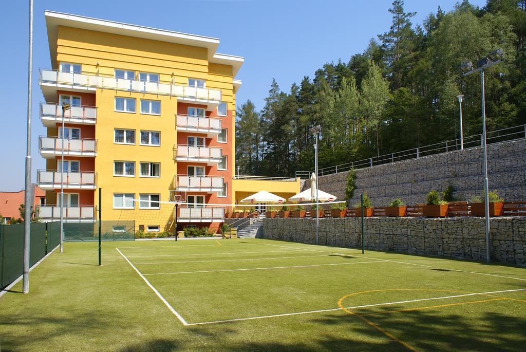 Hotel Akademie Chocerady Exterior photo